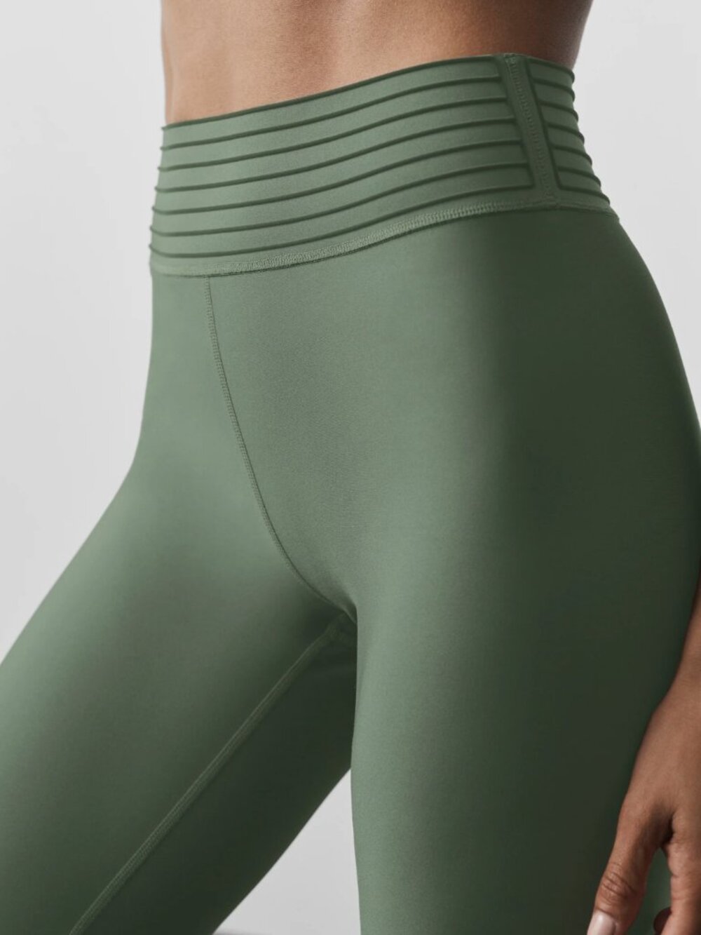 Alo Yoga Airlift High-Waist 7/8 Lotus Legging in Bamboo Green NWT Small